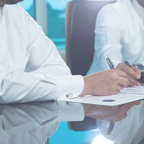 صياغة اكتر من 200 عقد تجاري